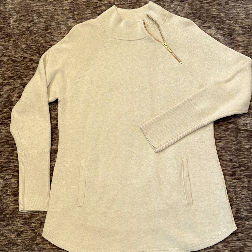 Tahari Tunic Sweater w/pockets